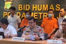 Polisi Tangkap 2 WNA...