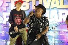 Ade Irawan Siloy, Polisi...