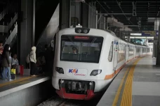Revitalisasi Stasiun...