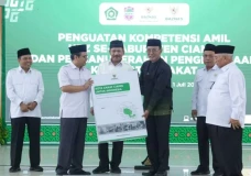 BAZNAS RI Anugerahkan...
