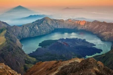 10 Gunung Terindah di...