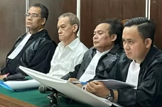 Fariz RM Datangkan Dua...