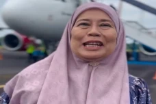 Alami Kebutaan, Dewi...