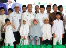 Kemenag Salurkan Bingkisan...