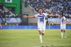 Hasil Persib vs Port...