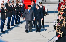 Prabowo Tiba di Paris,...