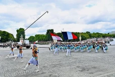 Parade di Paris, Satgas...