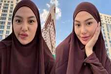 Biodata dan Agama Dara...