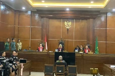 Kasus Pencemaran Nama...