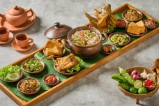 Mencicipi Lezatnya Nasi...