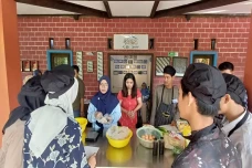 Jadikan Indonesia Pusat...