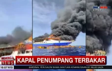 KM Barcelona V Terbakar...