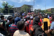 Tolak Relokasi, Ribuan...