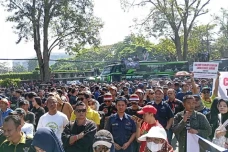KDM Didemo Ratusan Pekerja...