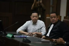 Tom Lembong Resmi Ajukan...