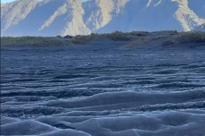 Bromo Turun Salju, Suhu...