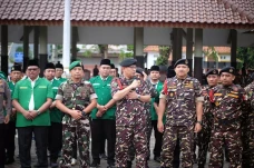 Sesalkan Bentrokan di...