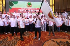 Terpilih secara Aklamasi,...