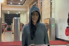 Erika Carlina Maafkan...