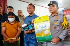 Polda Riau Tangkap Pengoplos...