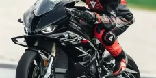 Terlilit Hutang, Dainese...