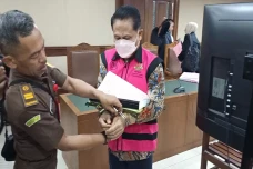 Mantan Ketua PN Surabaya...
