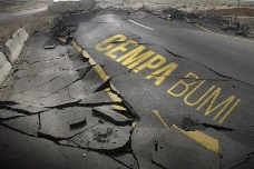 Gempa Bumi Menurut Islam...