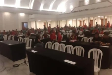 Ketua Pimpinan Sidang...