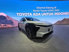 Toyota Resmi Rakit bZ4X...