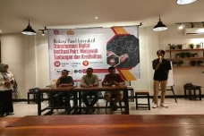 Menguatkan Digitalisasi...
