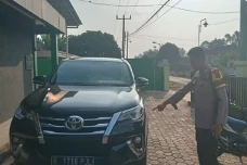 Mobil Fortuner Anggota...