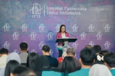 Hadapi Tantangan Pariwisata,...