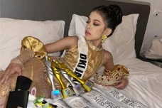 Raih Empat Gelar di...