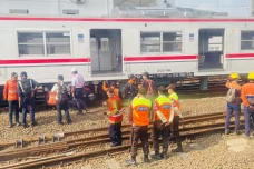 KRL Anjlok di Stasiun...