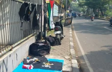 Pedagang Jual Bendera...
