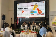 Jawab Kritik Negatif...
