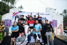Atlet Muda Polygon Libas...