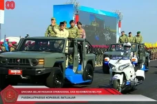 Presiden Prabowo Resmikan...