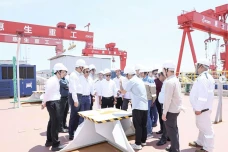 Dibangun di China, Fasilitas...