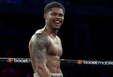 Shakur Stevenson dengan...