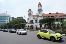 Lebih Dekat Mengenal...