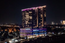 Hotel Model J Hadir...