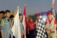 Menteri Kebudayaan Buka...