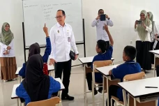 Tinjau Sekolah Rakyat...