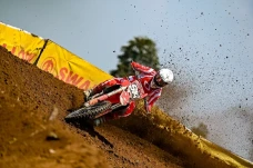 Raungan Honda CRF250R...