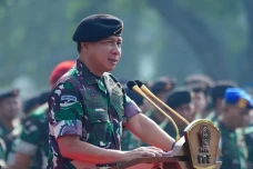Panglima TNI Tunjuk...