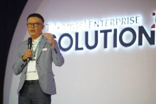 Di Panggung Megah Telkomsel,...