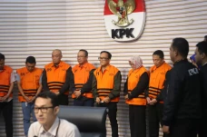 Profil dan Riwayat Karier...