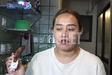 Pinkan Mambo Jual Pisang...