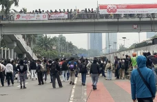 Dipukul Mundur Polisi...
